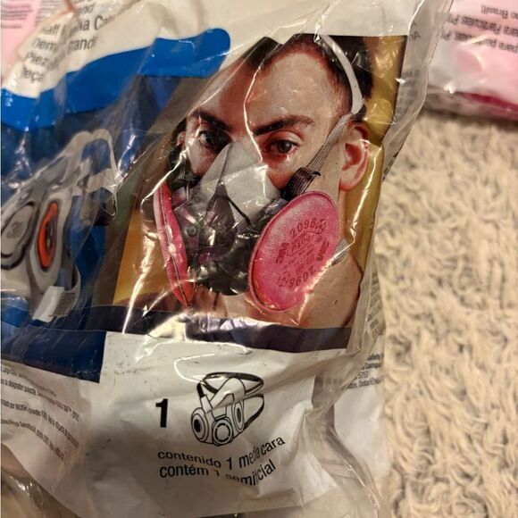 3M Half Facepiece Respirator with Filters - Picture 3 of 4